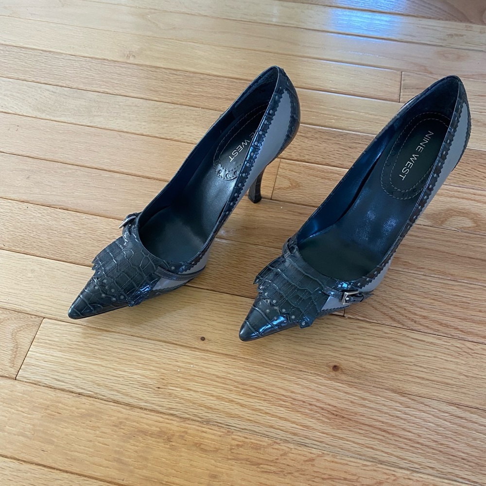 CLEARANCE! Nine West light gray/dark gray pumps